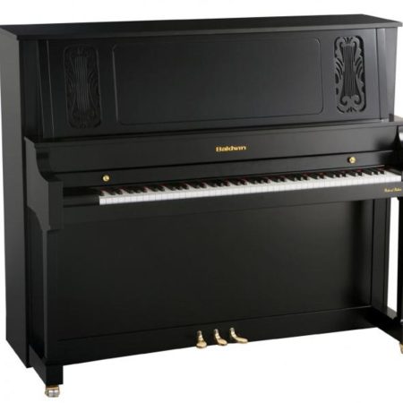 134cm. Piano VERTICAL c/banqueta, 158x69cm