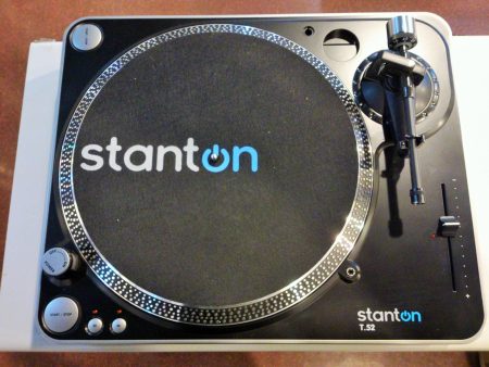 2 Playback Speeds (33 or 45 RPM) - Image 3